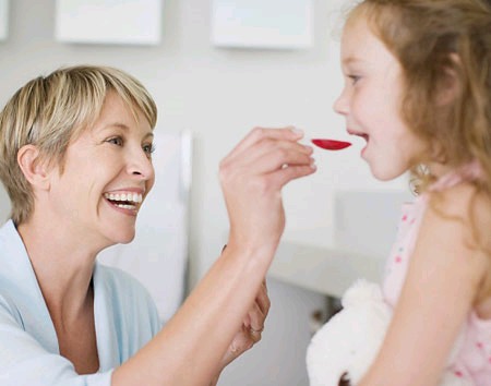 can trong khi dung thuoc ho thuoc cam cho tre